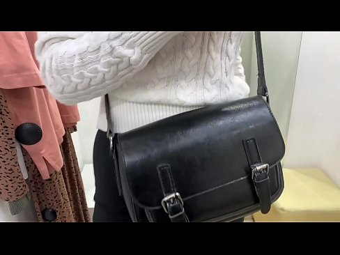 ❤️ Openbare masturbasie van jong teef FeralBerry met 'n dildo in die paskamer ❤️ Anale video op af.klassikaprint.ru ❌️❤